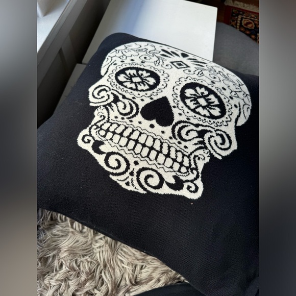💀 Knit Sugar Skull Emo Halloween Accent Pillow - Picture 5 of 6